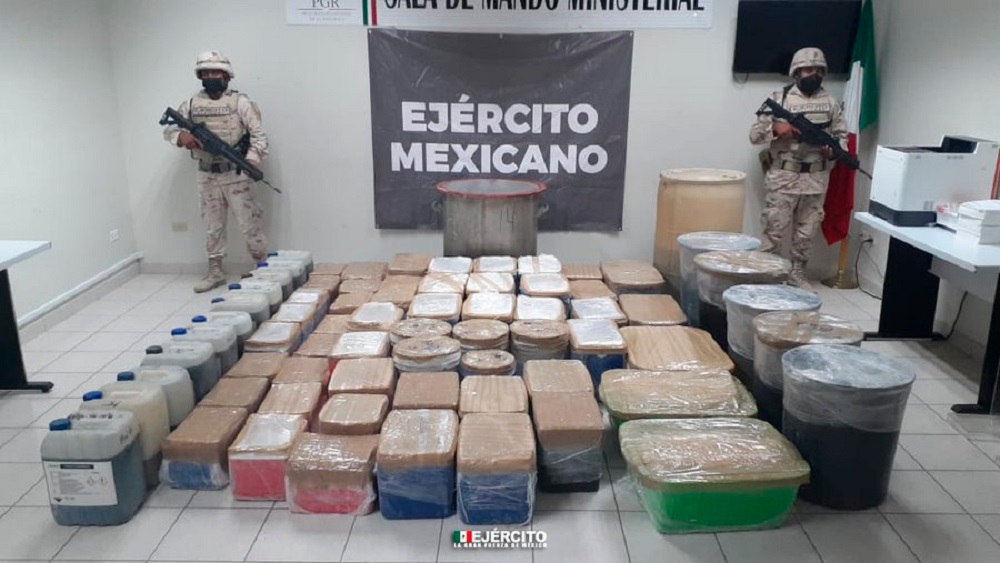 Ejército Mexicano y Fiscalía General de la República aseguran posible metanfetamina en Sinaloa