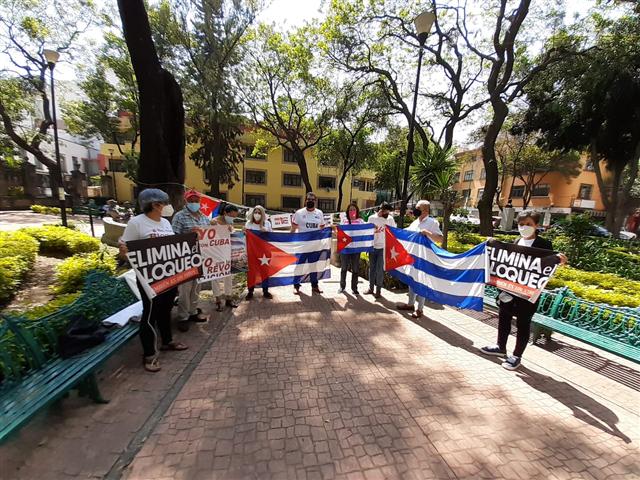 Cubanos residentes en México contra el bloqueo de EEUU a su país