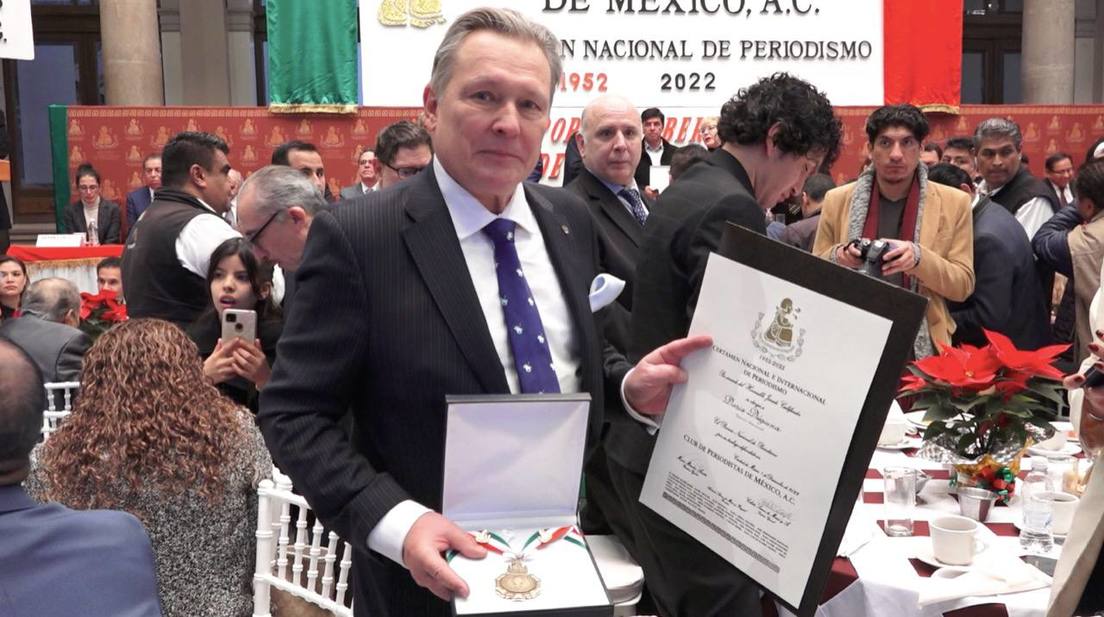 El embajador de Rusia en México recibe un premio póstumo de la periodista fallecida Daria Dúguina