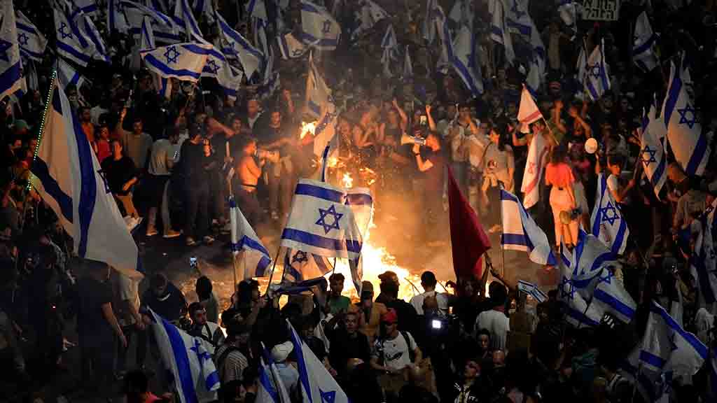 Estallan protestas en Israel tras destitución de ministro de Defensa